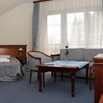 Piastowska 3*