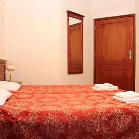 Piastowska 3* 斯克拉斯卡波伦巴