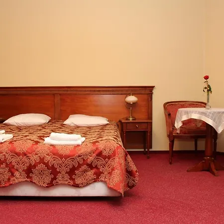 Piastowska 3* 斯克拉斯卡波伦巴