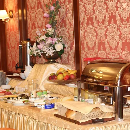 Piastowska Bed & Breakfast *